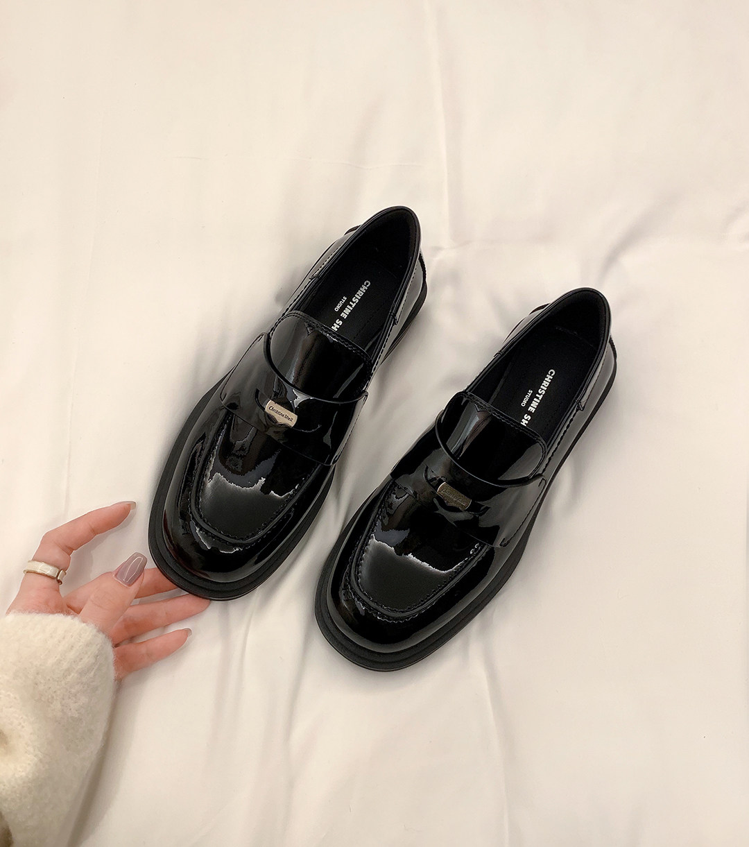  苏茵茵乐福鞋（豆豆鞋）