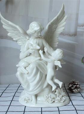 外贸出口西班牙高温陶瓷人物摆件天使与鹿雅致瓷偶欧式家居装饰品