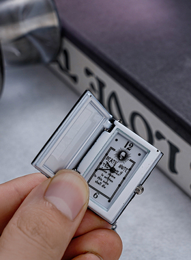 无聊了给Ta打开看看几点了！