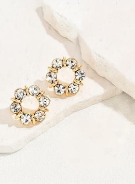 简约圆形镶嵌白色宝石吊坠项链和简约镶钻耳钉优雅时尚文艺风