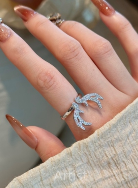 轻奢镶钻超仙锆石蝴蝶鹿角戒指女