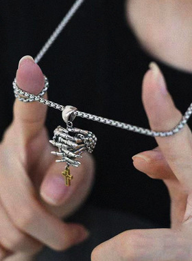 祈祷之手十字架项链骨骷髅男复古个性嘻哈摇滚小众欧美风吊坠女潮