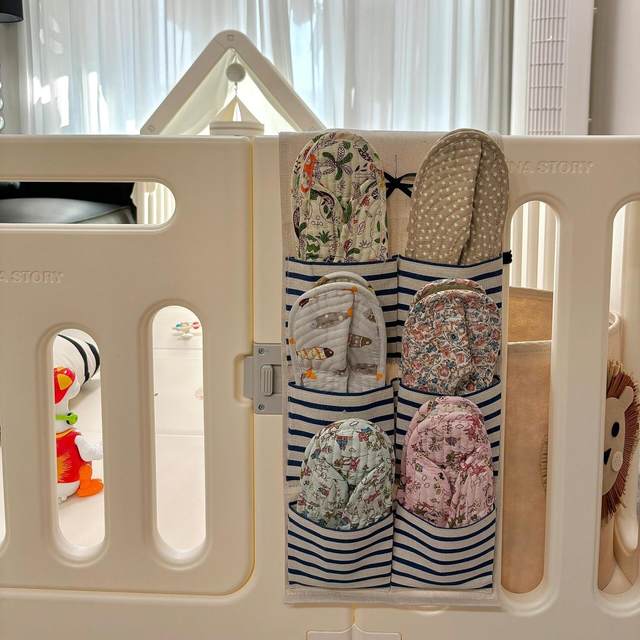 Climbing cushion slipper storage hanging bag special slipper rack baby fence hanging shoe cover storage bag hanging bag storage rack