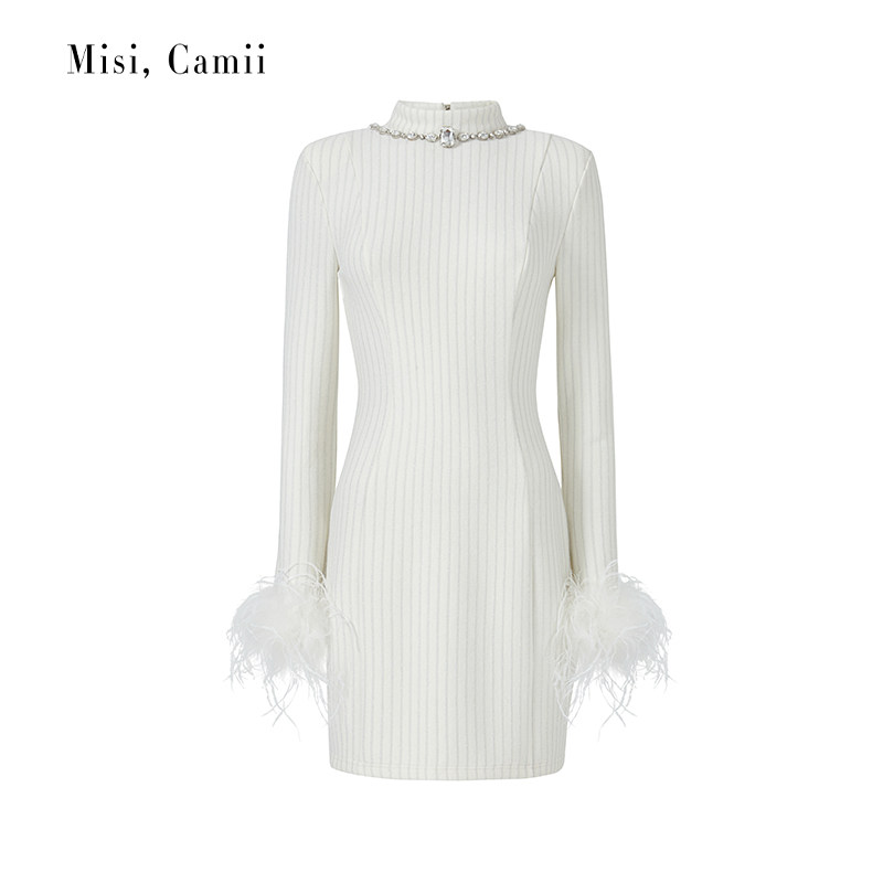 Misi.Camii早秋新款设计师品牌名媛风时尚感钻饰羽毛袖针织连衣裙