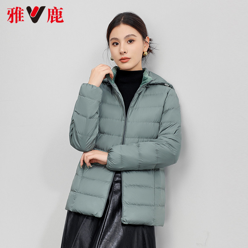 雅鹿轻薄短款妈妈羽绒服女冬季2025新款时尚可脱卸帽大码保暖外套