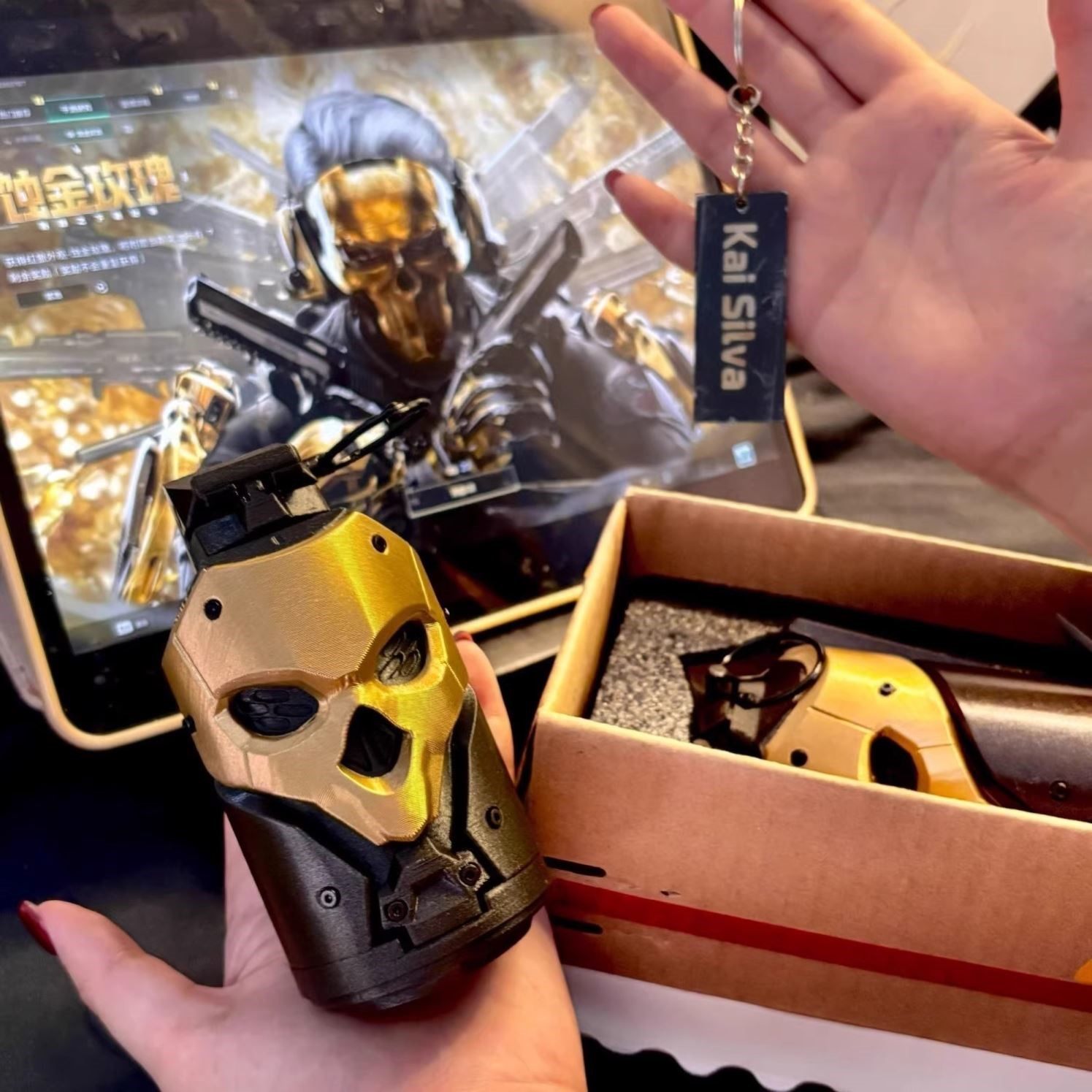 三角洲行动蚀金玫瑰红狼烟雾弹cos道具挂件礼物模玩桌面摆件周边,淘宝优惠券,粉丝福利购,淘宝优惠卷