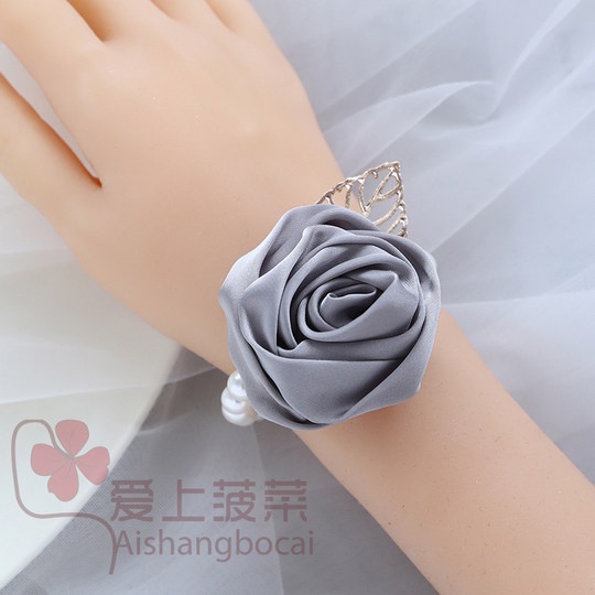 Wrist flower falls in love with spinach bride bridesmaid group sister group