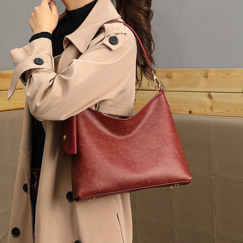 红色复古印花托特包2026新款女单肩百搭大容量高级感通勤包,淘宝优惠券,粉丝福利购,淘宝优惠卷