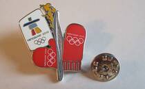 (Lingang loft) Badge Winter Games Vancouver badges and torch relay gloves