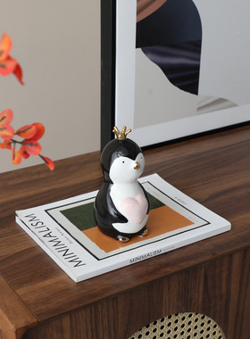 现代ins风手绘爱心企鹅陶瓷摆件