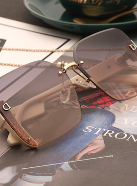 方形女清尼龙镜片网红街拍z时尚墨镜潮白色夏度假开车眼镜