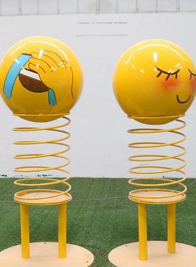 网红弹弹君不锈钢弹簧小黄人笑脸表情包弹跳互动卡通雕塑摆件美陈