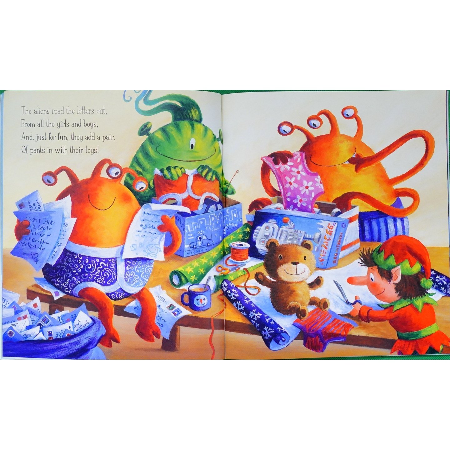 外星人爱内裤系列英语原版书AliensLovePantaClaus彩色绘本书由著名儿童作家克莱尔弗里德曼和插画师本科特联手打造讲述外星人帮,淘宝优惠券,粉丝福利购,淘宝优惠卷