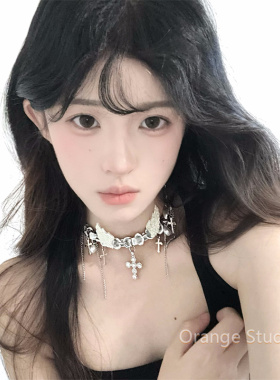 银色皮革翅膀十字架项链