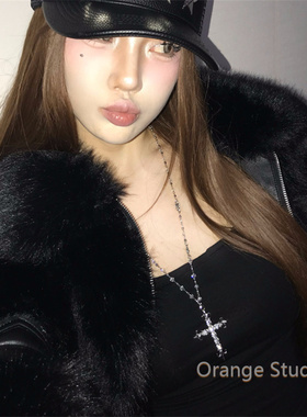 银色甜酷爆闪锆石十字架项链