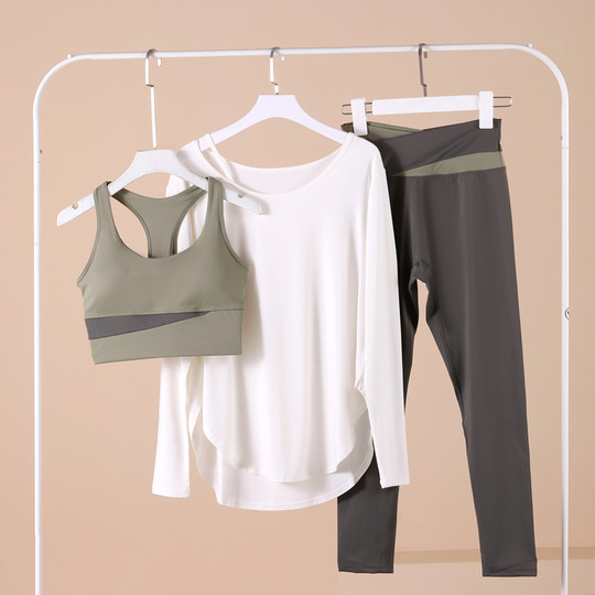 Le même costume de yoga nu Pilates de Zhou Weitong