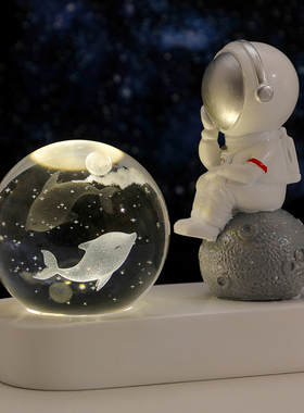 宇航员摆件书桌发光太空人水晶球