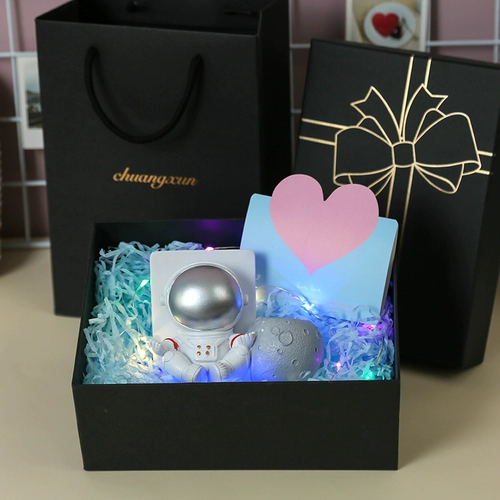 Подарок на день рождения мальчики Отправить парня -братья и девочки Практические подруги Старшие чувства маленьких одноклассников Маленькие подарки