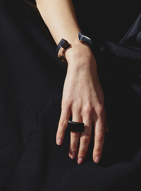 ASCENDER黑檀木弧形戒指