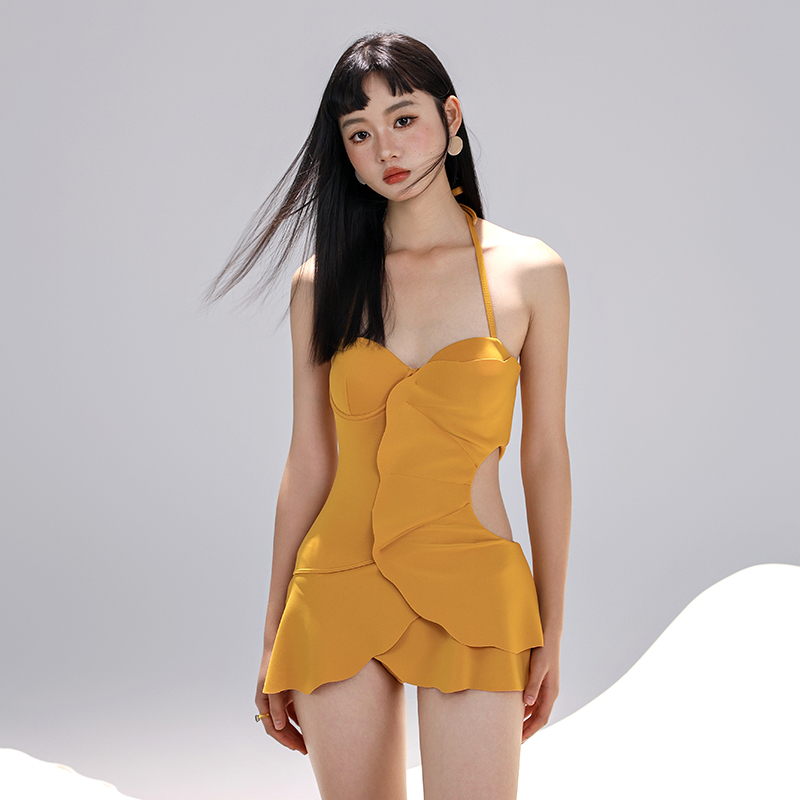 Funhancouple泳衣女夏2025新款姜黄色高级感连体小胸聚拢保守泳装 - 图1