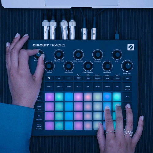 Novation Novison Circuit отслеживает музыкальную музыку Рабочая станция электронная синтерия Midi клавиатура