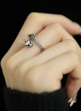 925银中式生肖神龙摆尾做旧戒指