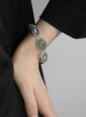 925银复古新中式蛋面和田玉手镯