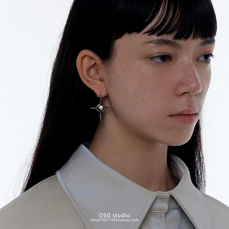 闪光十字架耳环男女情侣款钛钢冷淡风明星同款耳饰简约耳钉
