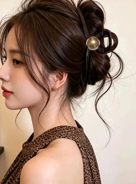 磨砂黑珍珠抓夹女轻奢高级感