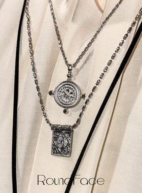 RoundFace铭⽂系列银⾊⽴体镶⽯项链复古⼿⼯款
