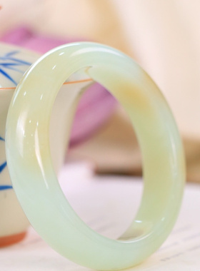 和田玉手镯且末糖白玉手镯送妈妈