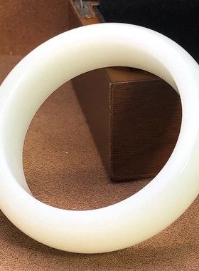 羊脂白玉手镯女款老矿冰透加宽条