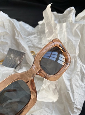 轻奢厚质墨镜水色偏光