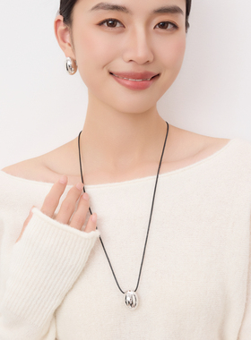 OUBIYABI欧比雅比焦点华子星芒大金蛋皮绳长项链毛衣链女个性礼物