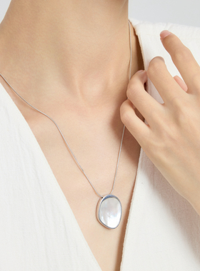 【胡可推荐】OUBIYABI欧比雅比都市流光白贝母毛衣链皮绳项链耳钉