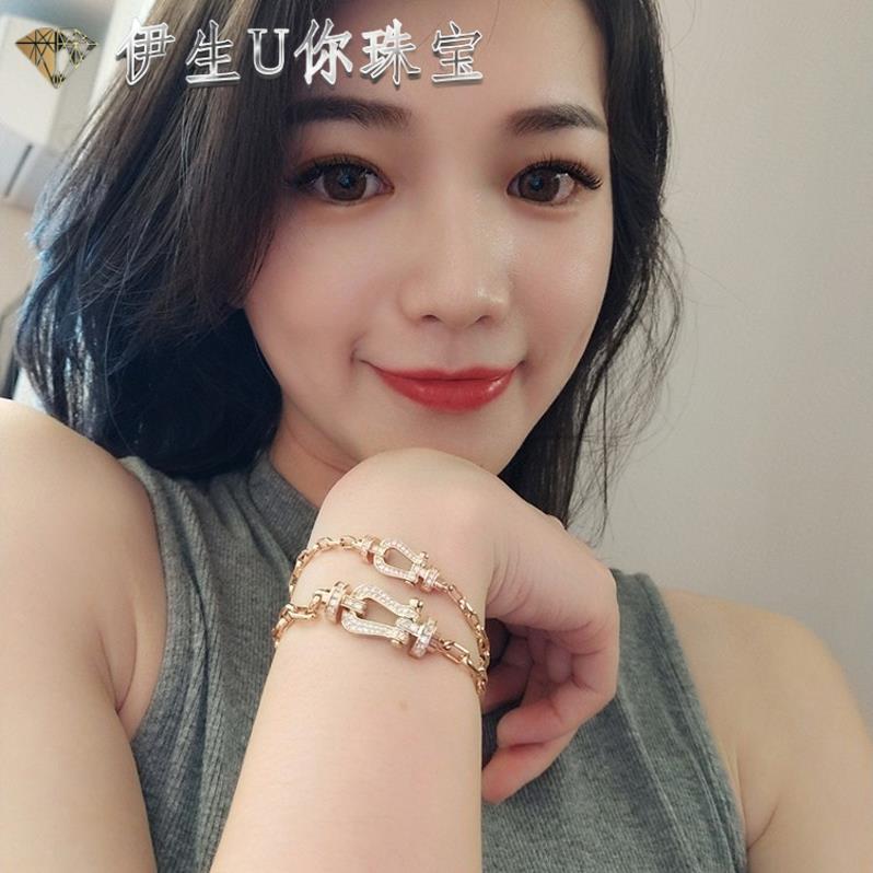 玫瑰金进口莫桑石满钻红绳情侣小号马蹄扣纯银镀金白金手链 18K 玫瑰金进口莫桑石满钻红绳情侣小号马蹄扣纯银镀金白金手链 18K