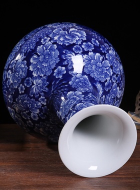 景德镇手绘混水蓝底牡丹赏瓶