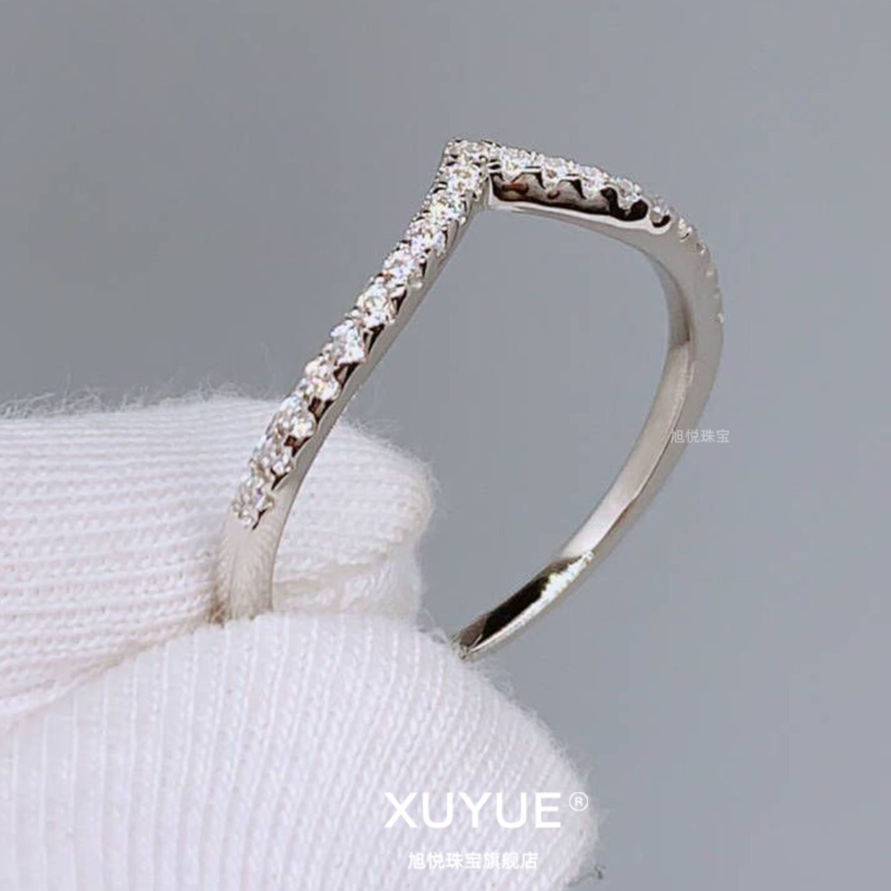 18k白金莫桑石v排女不掉色婚戒 旭悦珠宝戒指/指环