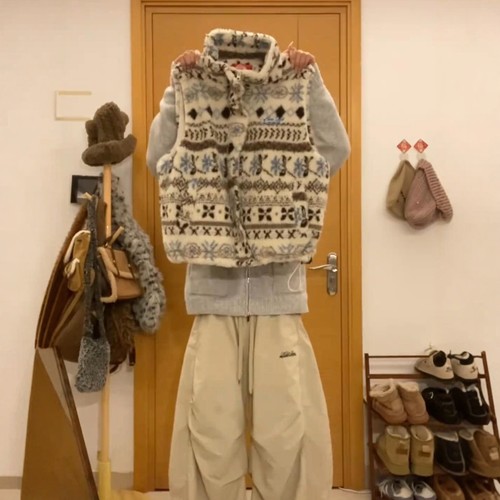 韩系提花羊羔绒马甲女款2025新款冬季小个子外穿保暖加厚夹棉外套 - 图1