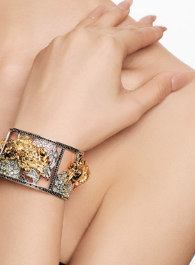 【朱珠共创】MOH年度金标系列金福狮水晶腕饰牡丹浮雕窗景手镯