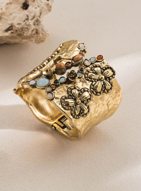 ZA复古重工镶树脂宽面弹簧手镯独