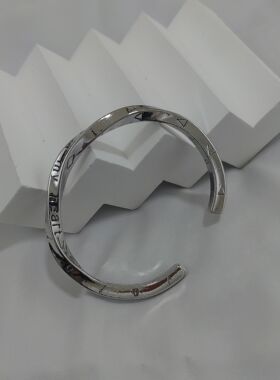 小时候被牛追过！有很多不知名符文 个性百搭手腕装饰臂环