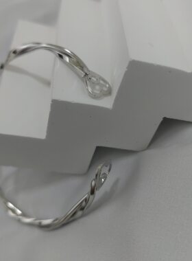 小时候被牛追过！在拧麻花的路上 颜值非常耐思 男女都能戴 手镯