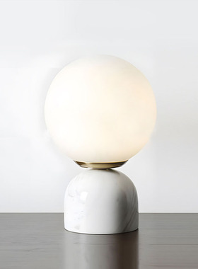 现代简约样板间儿童房书桌组合摆件搭配卡通书籍软装饰品组合套装