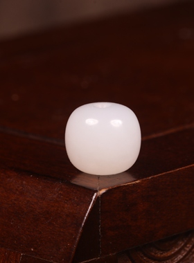 新疆和田玉籽料老型珠红皮珠子