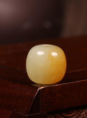 新疆和田玉籽料黄沁老型珠手串