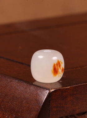 正宗新疆和田玉籽料红皮白玉散珠