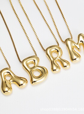 铜镀18K真金光面胖乎乎英文字母吊坠锁骨链钛钢炉内金盒仔项链女