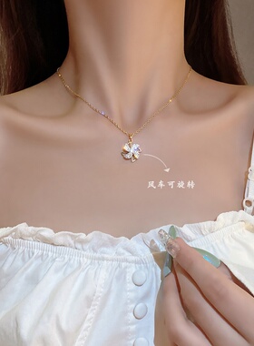 韩版设计钢项链女百搭不掉色锁骨链轻奢四叶草爱心吊坠配饰品