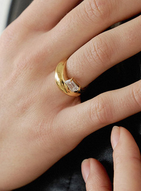 日系TopWhit异形弧面 长方锆石戒指 钛钢电镀18k金